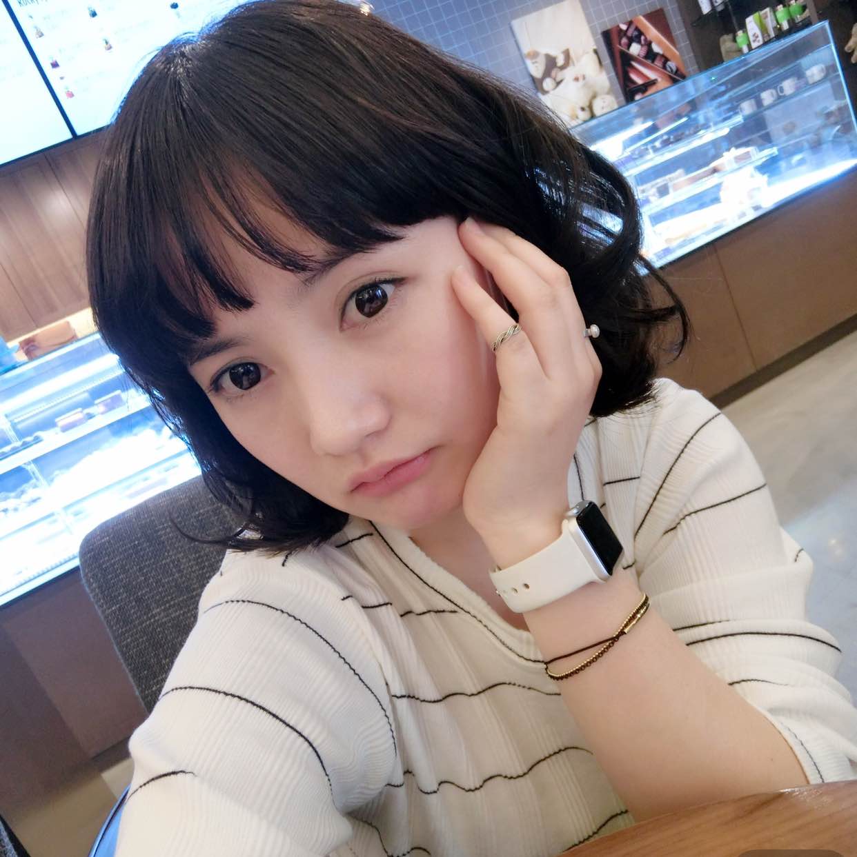 988曹莹正在映客直播